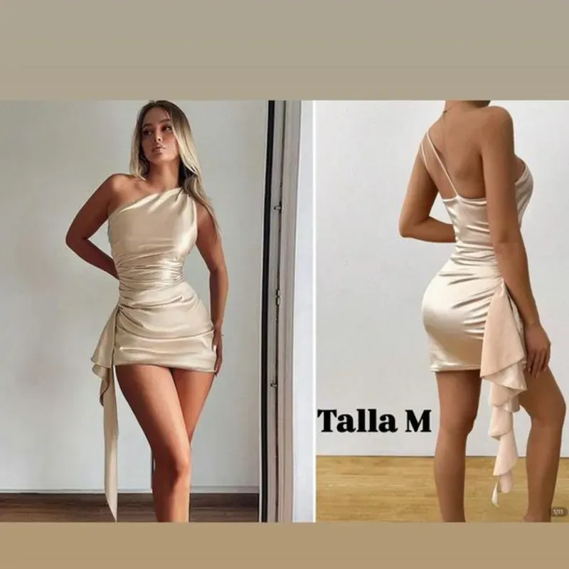 Vestido mini de satén ajustado y sexy