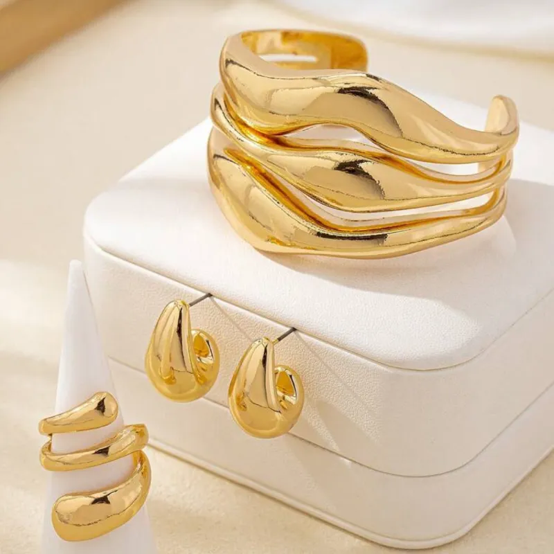 Set de Pulso, arete y anillo.