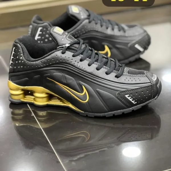 Nike Shox 4 Muelles Negras y Doradas
