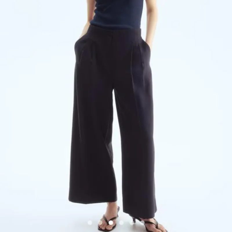 Pantalon negro de tela