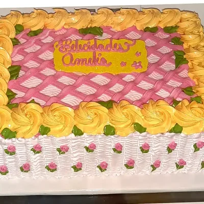 Cake de merengue relleno crema mousseline