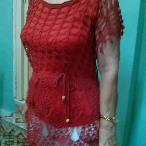 Blusa roja.
