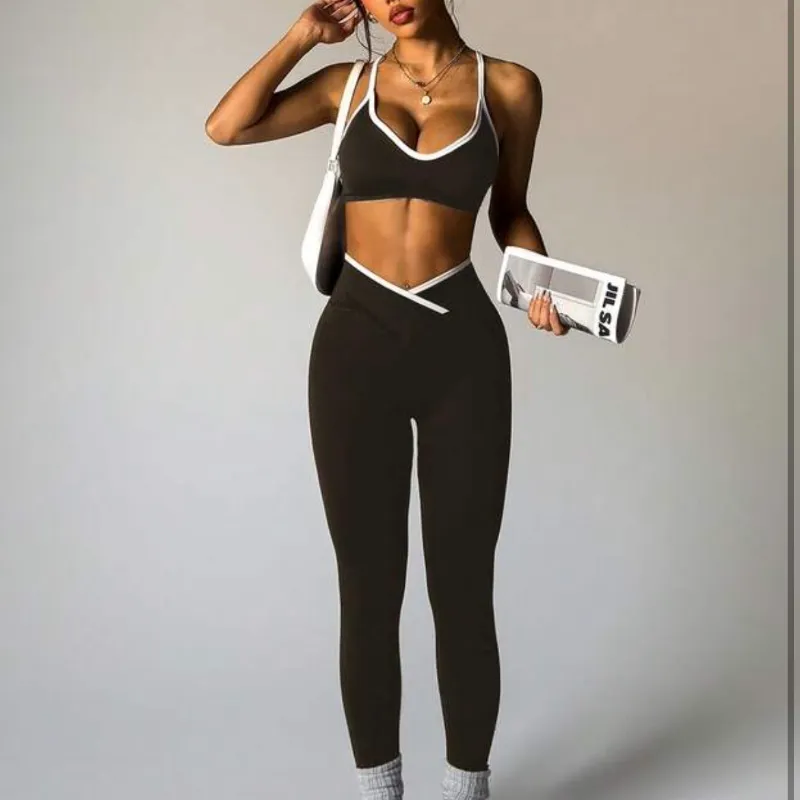 Conjunto deportivo color café