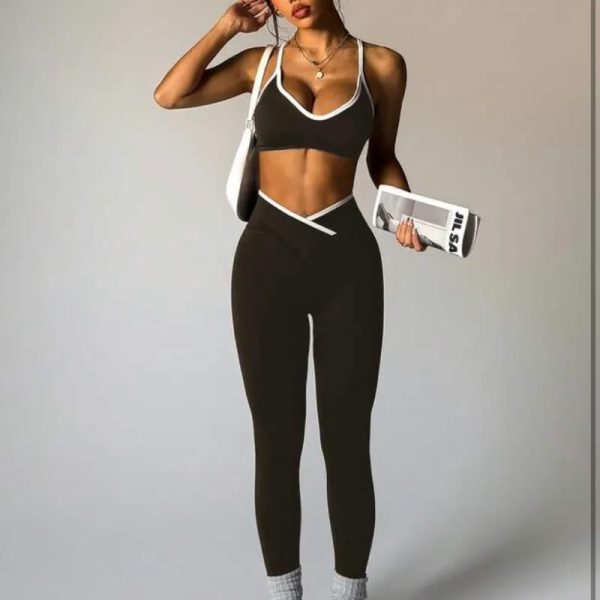 Conjunto deportivo color café