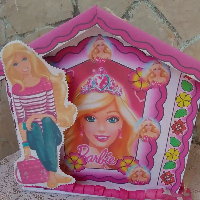 Piñata casita Barbie