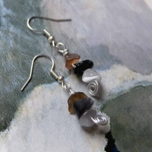 Aretes de piedras naturales