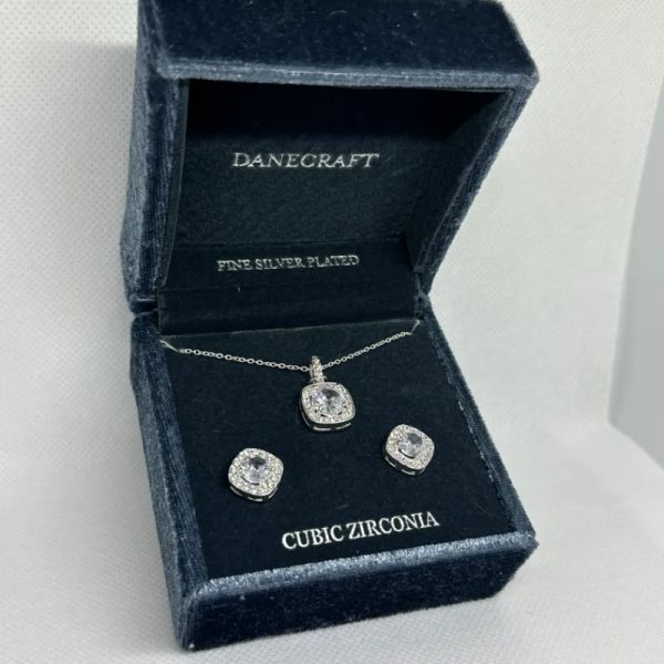 Set de cadena y aretes