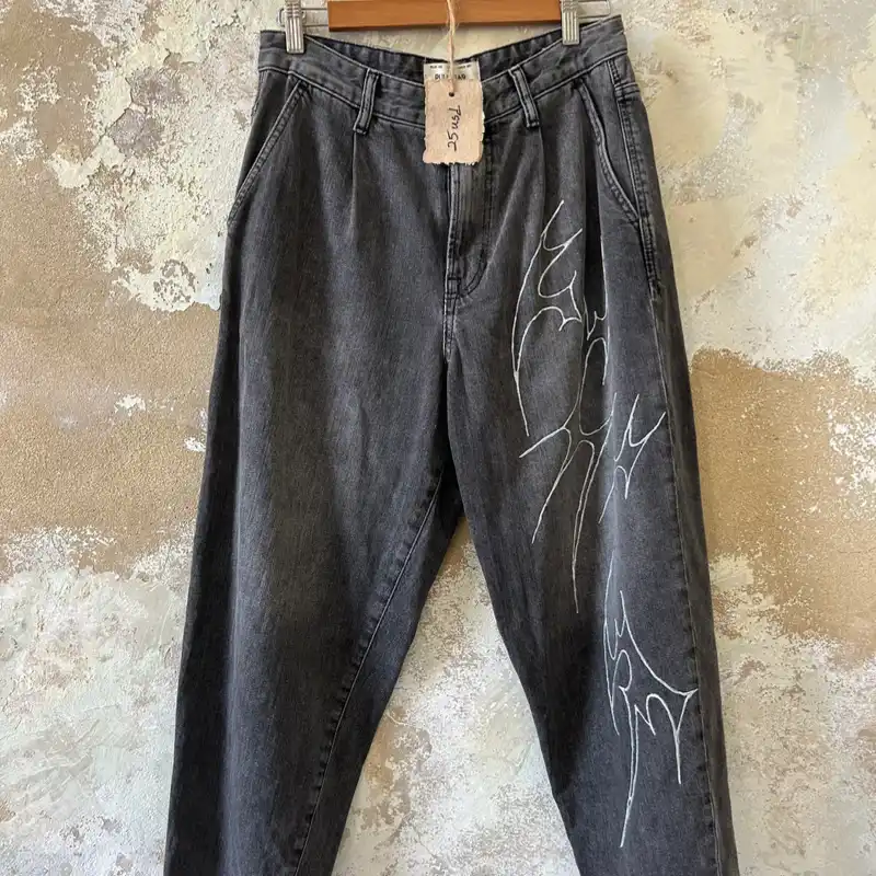 Pantslon con neo tribal