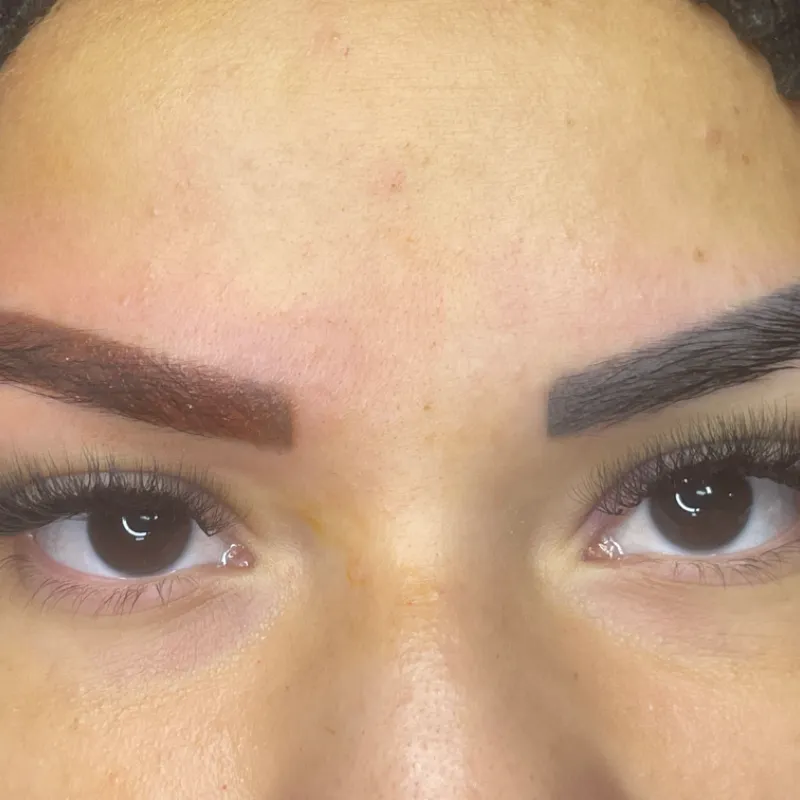Neutralización de cejas (no tatuajes)