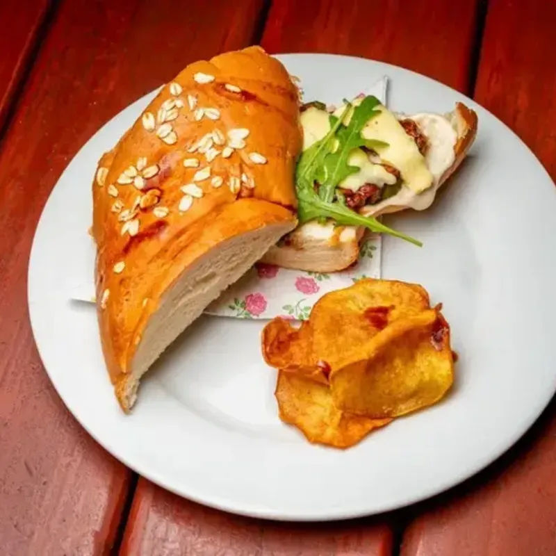 Bocadillo con pollo BBQ