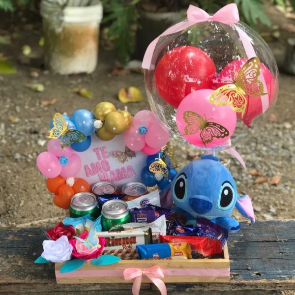 Cajita de madera con Stich, cerveza, refresco y confituras 