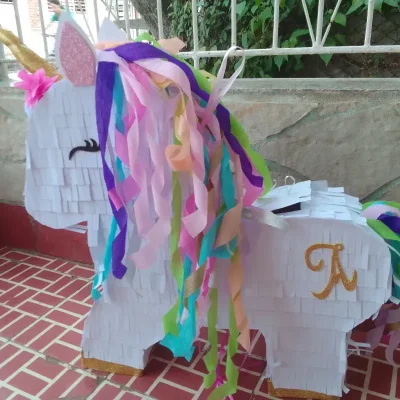 Piñata unicornio cuerpo entero