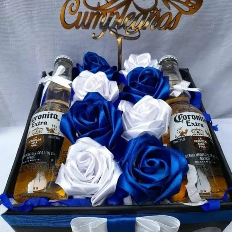 Cajita con cerveza y rosas