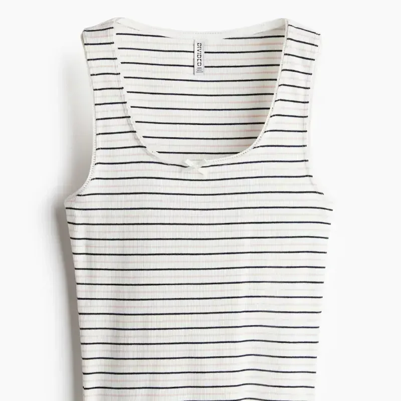 Camiseta H&M con Lazo