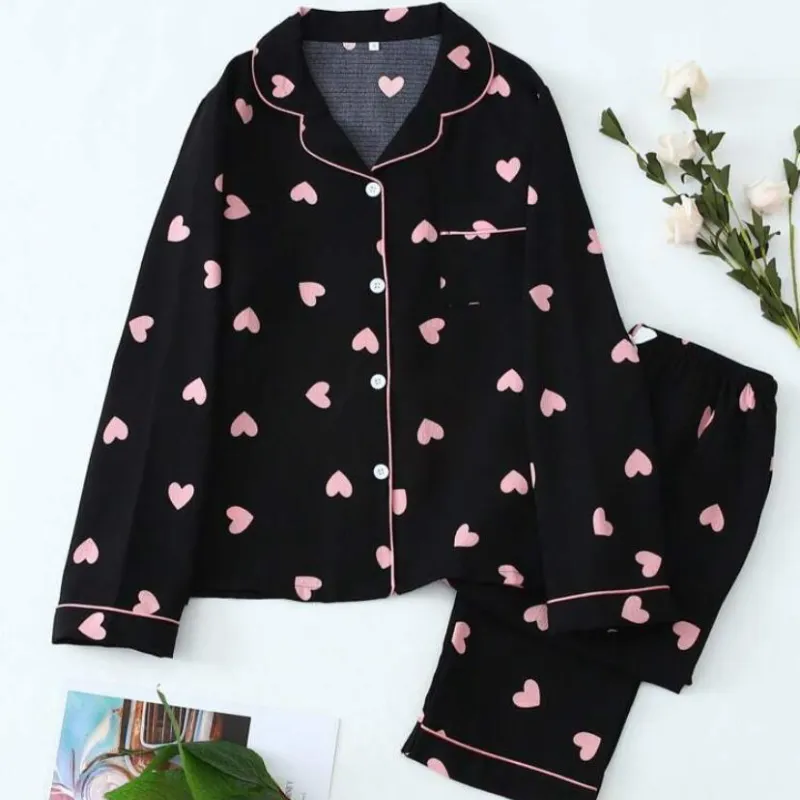 Pijama negro con corazones 