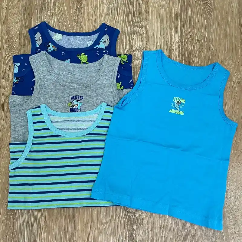 Pack de 4 camisetas con tiburones