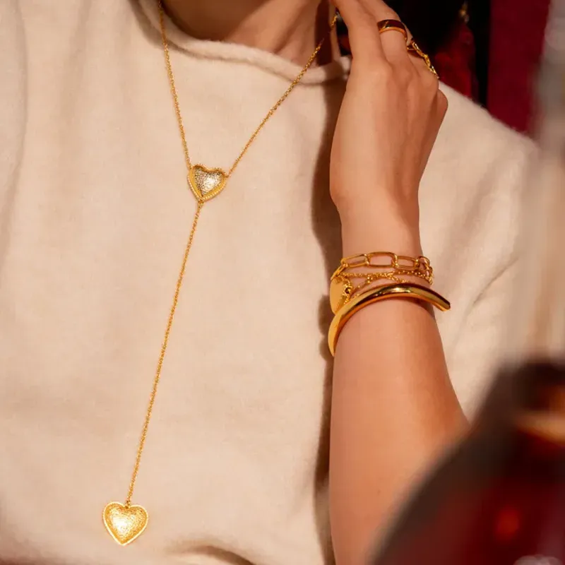 Corbatin Corazón Textura + Aretes