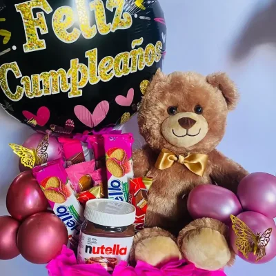 Caja con peluche globo y chucherías