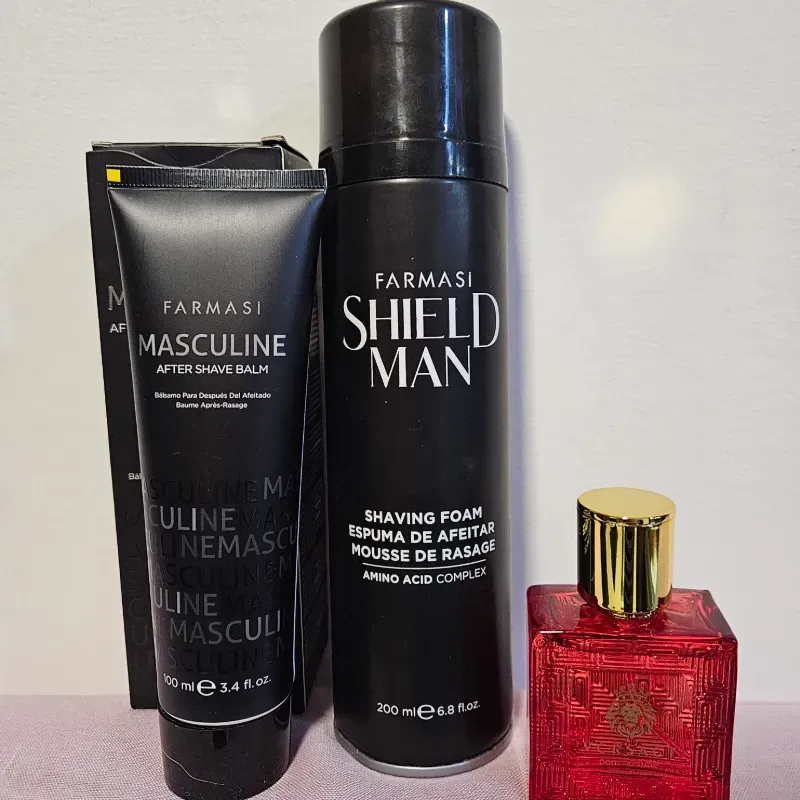 Espuma de afeitar, bálsamo after shave y mini perfume