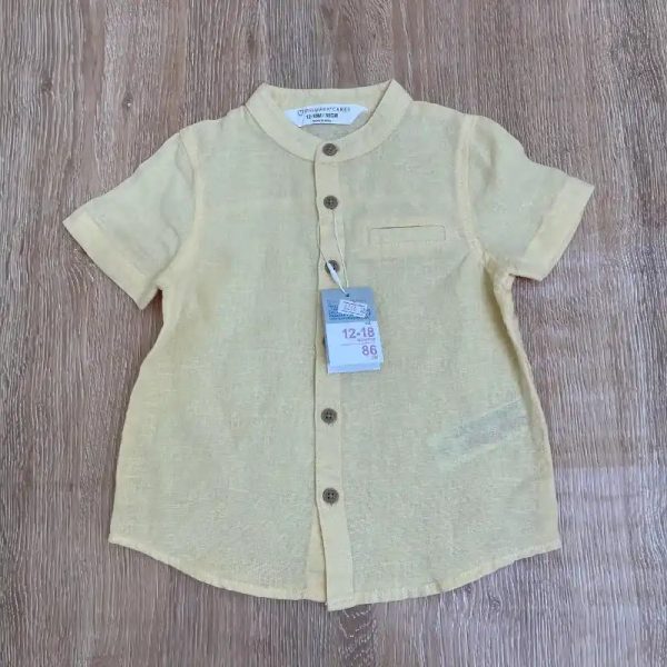 Camisa color amarillo con cuello chino