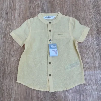 Camisa color amarillo con cuello chino