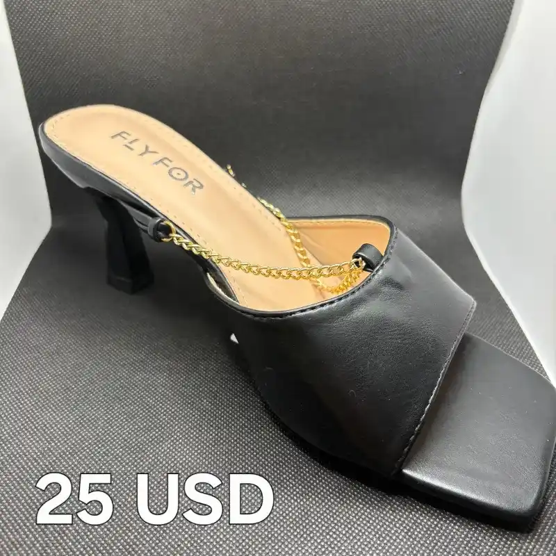 Tacones de Punta Cuadrada con Cadenita y Tacón Cónico