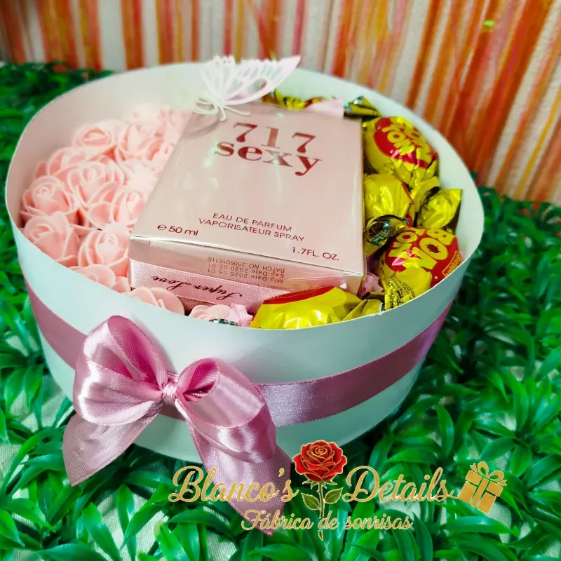 Caja de regalo con rosas eternas