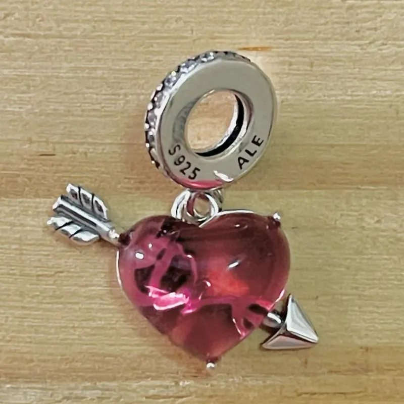 Charm Corazón de piedra roja flecha love