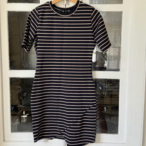 Vestido corto de rayas