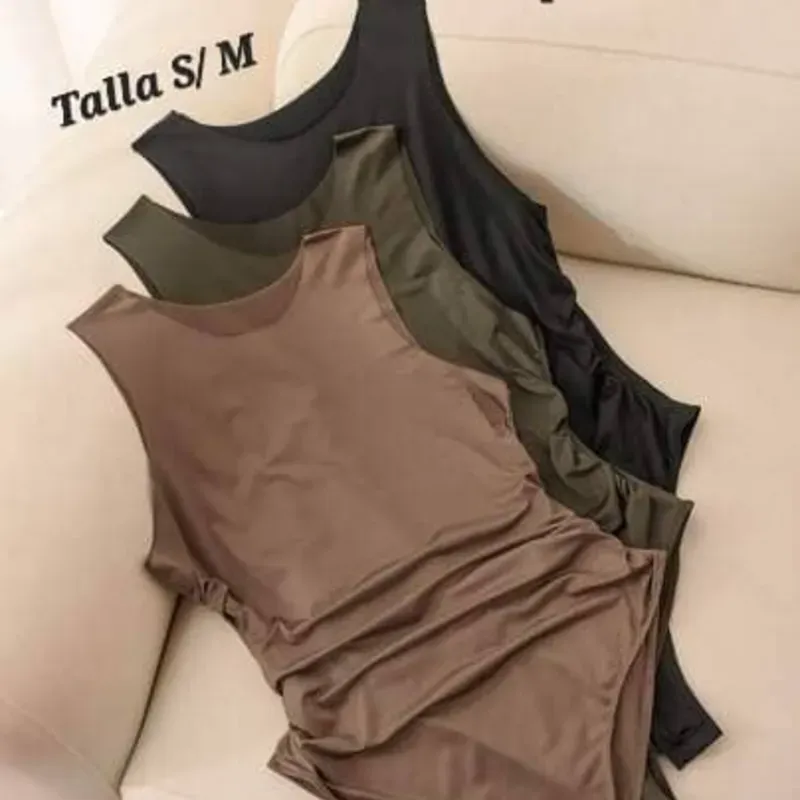 Set de bodys lisos en tonos neutros