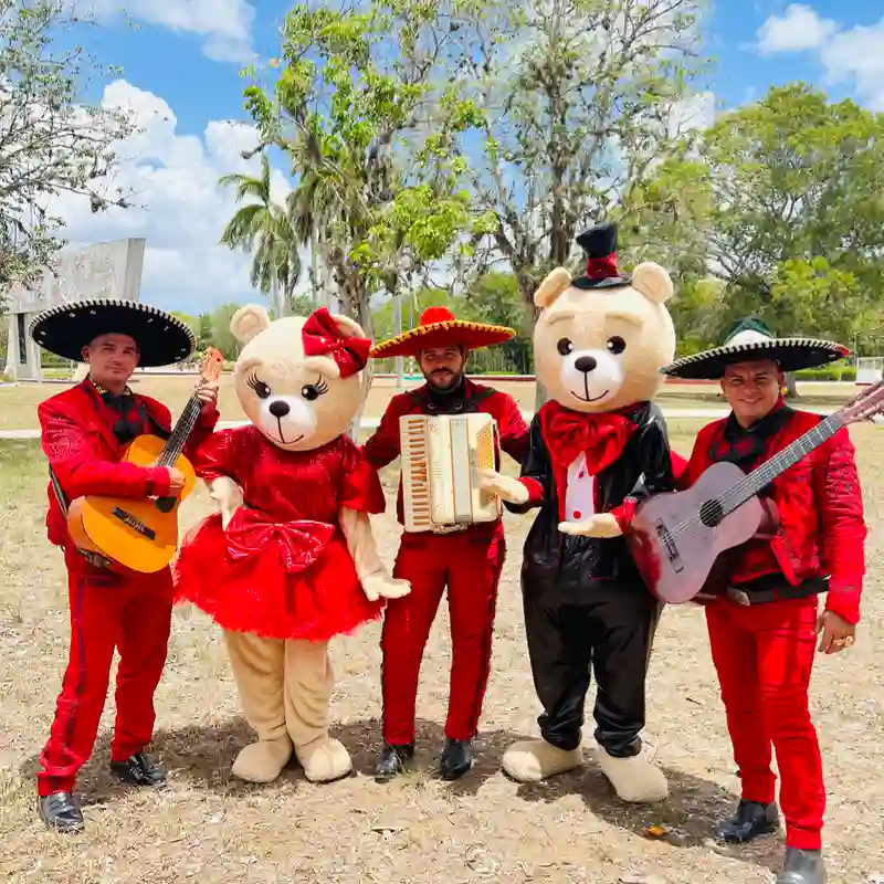 Servicio de trío de mariachis  y 2 osos en rojo