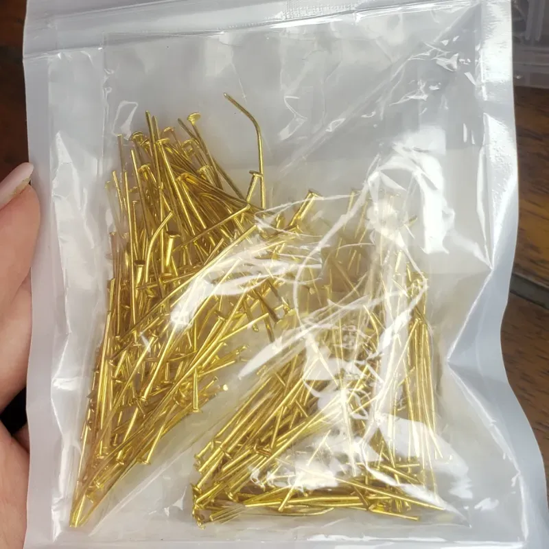 Palitos para aretes dorados