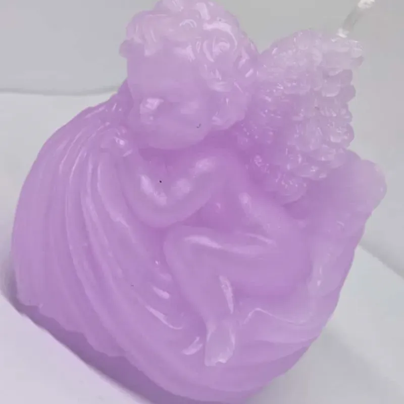 Ángel durmiendo morado