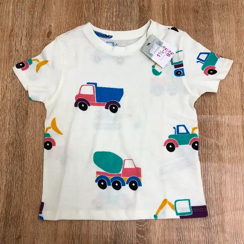 Pulóver con camiones color blanco