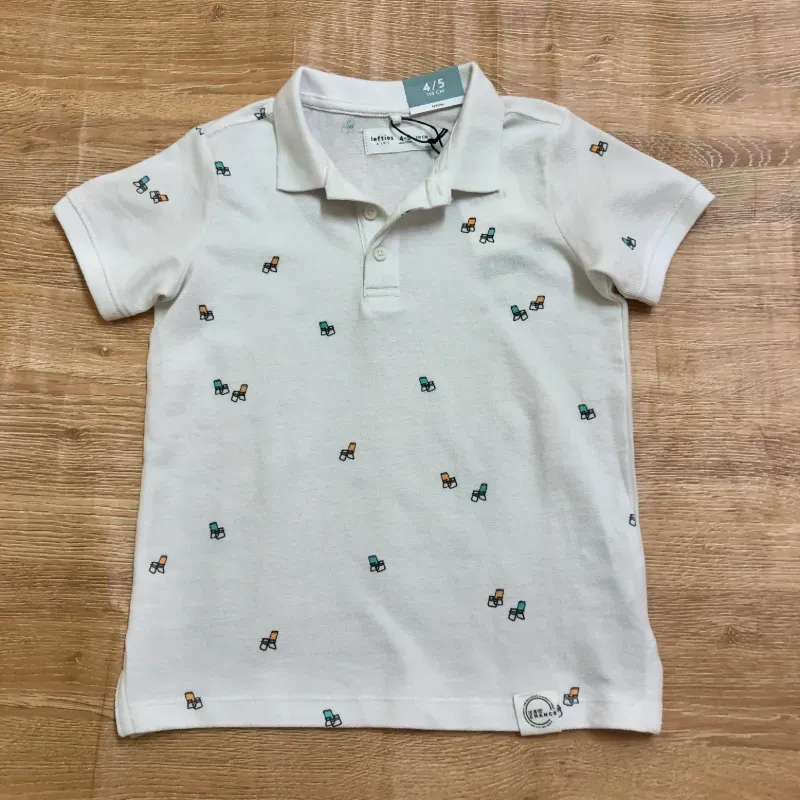 Polo color blanco con sillitas