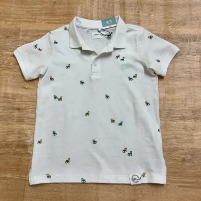 Polo color blanco con sillitas