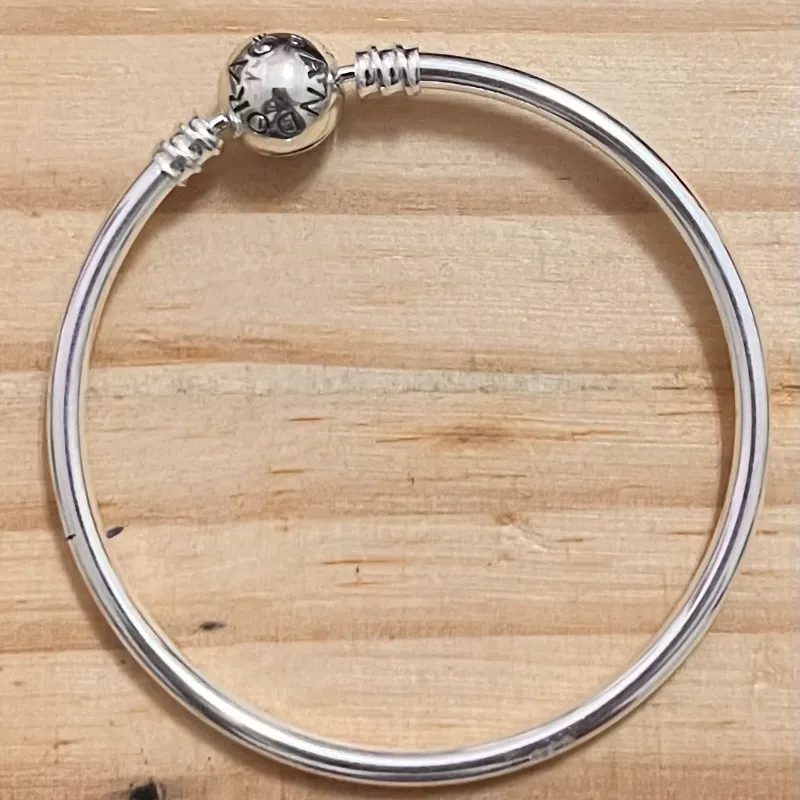 Pulsera rígida clásica