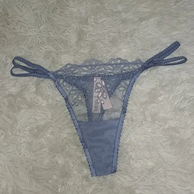 Victoria's Secret tanga de encaje azul celeste