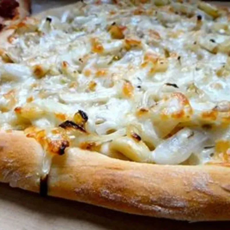 Pizza de Cebolla c/ Queso Blanco