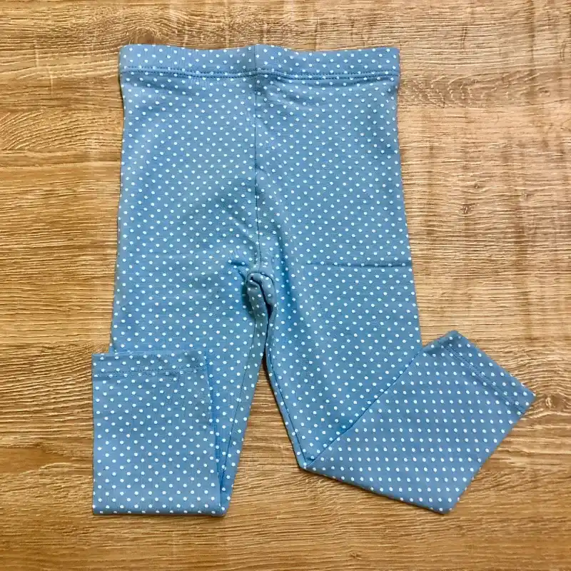 Leggins color azul con puntos blancos