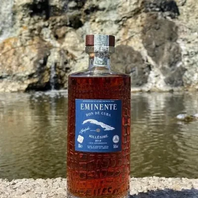 RON EMINENTE CARTA ORO +2 ENERGIZANTES