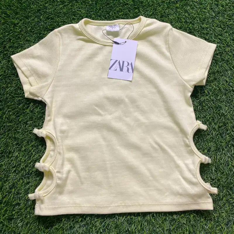 Blusa amarilla zara