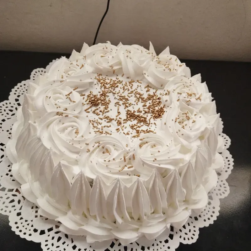 Cake blanco con rosas