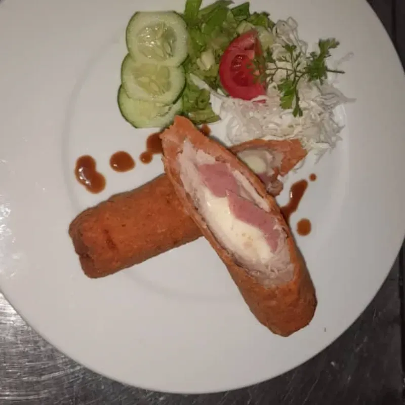 BISTEC DE CERDO SOSAKA/ROLLED BREADED PORK STEAK STUFFED WITH HAM AND CHEESE