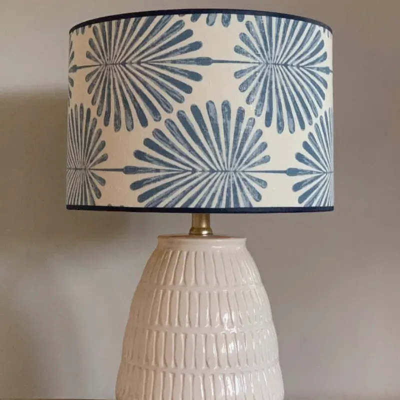 Lampara de hojas en azul marino