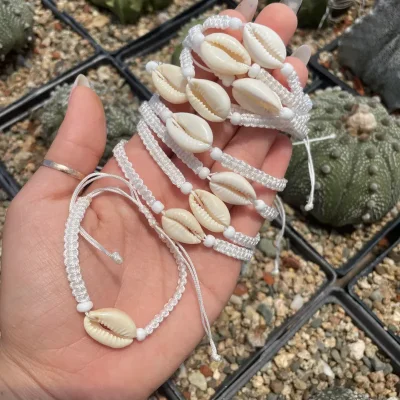Pulsera tejida de caracol