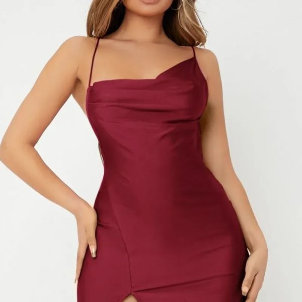 Vestido sencillo de color rojo