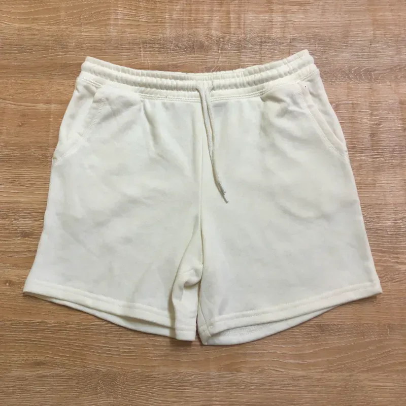 Short de felpa color crema