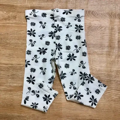 Leggins con flores de color negro