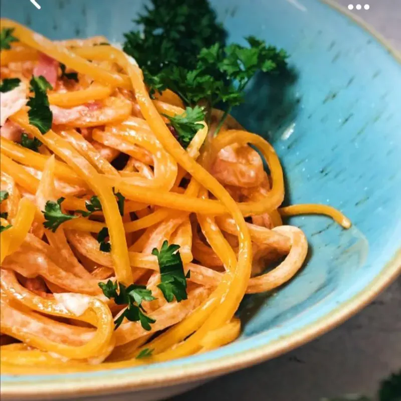 ESPAGUETIS DE QUESO GOUDA Y JAMON